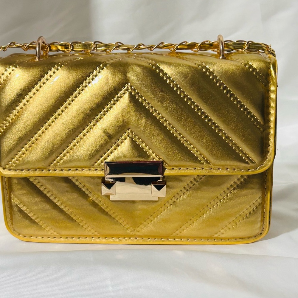 NWT/NIB Gold Quilted Chain Shoulder Bag / Source Unknown